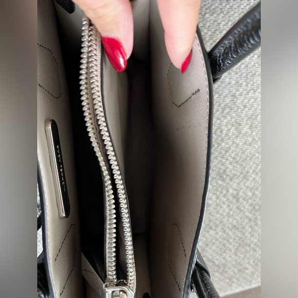 Michael Kors Mercer Medium Pebbled Crossbody Bag - Picture 4 of 8